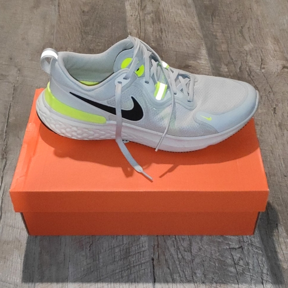 Shoes - Picture 1 of 2